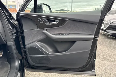 47 of 66 for Audi Q7 SUV Black Edition 45 TDI quattro 231 PS tiptronic