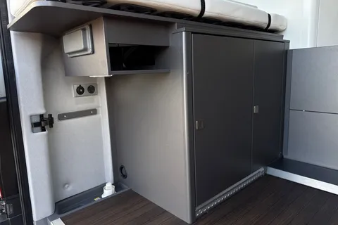 43 of 64 for Volkswagen Grand California 3.5T 2.0 TDI 600 5dr Tip Auto 4 Berth-Great Spec