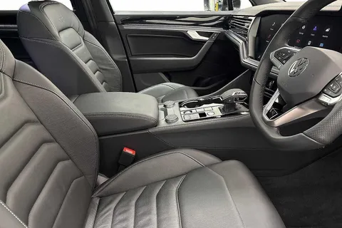 11 of 13 for Volkswagen Touareg 3.0 V6 TDI 4Motion 286 Black Edition 5dr Tip Auto | Heated Windscreen | ACC