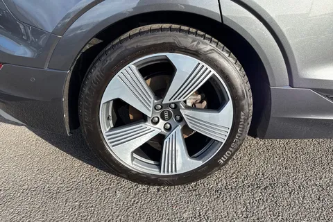 RK23LZX Audi e-tron S line 55 quattro 300,00 kW Thumbnail #14