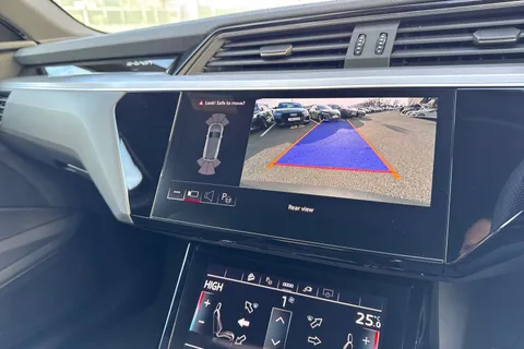 RK23LZX Audi e-tron S line 55 quattro 300,00 kW Thumbnail #32