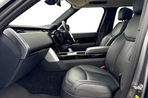 3 of 47 for Land Rover Range Rover 3.0 D300 HSE 5dr