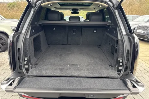 11 of 47 for Land Rover Range Rover 3.0 D300 HSE 5dr