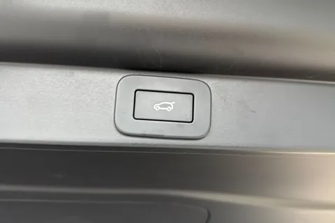 32 of 47 for Land Rover Range Rover 3.0 D300 HSE 5dr