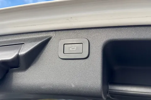 DY24LHX Land Rover Discovery Sport 2.0 D200 Dynamic SE 5dr Thumbnail #39