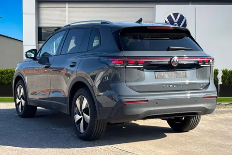 Volkswagen Tiguan 1.5 eTSI MHEV Match DSG Euro 6 (s/s) 5dr Thumbnail #2