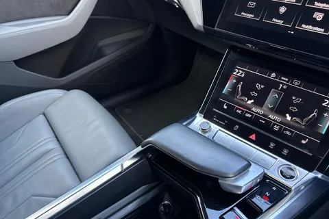 RE71CFJ Audi e-tron Black Edition 50 quattro 230,00 kW Thumbnail #21