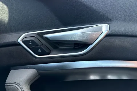 RE71CFJ Audi e-tron Black Edition 50 quattro 230,00 kW Thumbnail #22