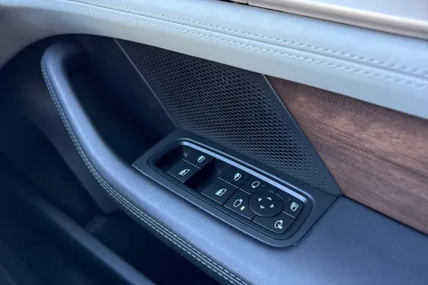 YL71KYK Porsche Taycan Performance Plus 93.4kWh Turbo S Auto 4WD 4dr (11kW Charger) Thumbnail #22