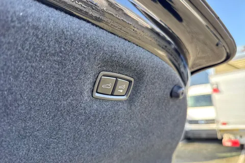 YL71KYK Porsche Taycan Performance Plus 93.4kWh Turbo S Auto 4WD 4dr (11kW Charger) Thumbnail #28