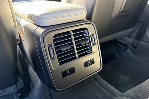 YL71KYK Porsche Taycan Performance Plus 93.4kWh Turbo S Auto 4WD 4dr (11kW Charger) Thumbnail #36