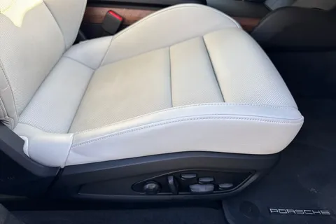 YL71KYK Porsche Taycan Performance Plus 93.4kWh Turbo S Auto 4WD 4dr (11kW Charger) Thumbnail #39