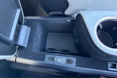 YL71KYK Porsche Taycan Performance Plus 93.4kWh Turbo S Auto 4WD 4dr (11kW Charger) Thumbnail #42