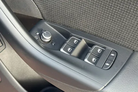 39 of 63 for Audi Q3 2.0 TDI S line Edition S Tronic quattro Euro 6 (s/s) 5dr