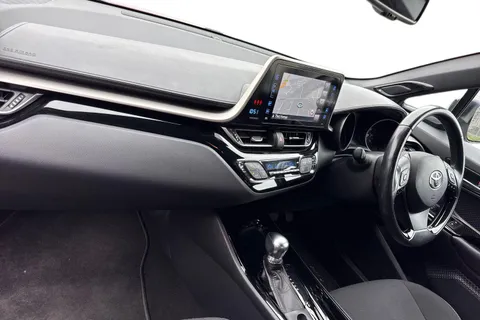 RE18BGF Toyota C-Hr 1.8 VVT-h Red Edition CVT Euro 6 (s/s) 5dr Thumbnail #16