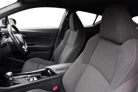 RE18BGF Toyota C-Hr 1.8 VVT-h Red Edition CVT Euro 6 (s/s) 5dr Thumbnail #17