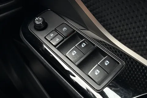 RE18BGF Toyota C-Hr 1.8 VVT-h Red Edition CVT Euro 6 (s/s) 5dr Thumbnail #37