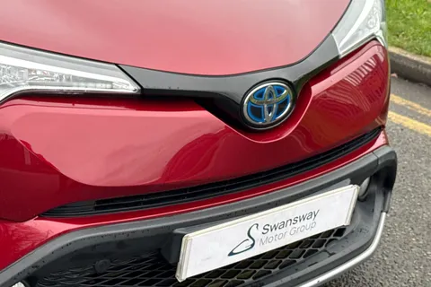 RE18BGF Toyota C-Hr 1.8 VVT-h Red Edition CVT Euro 6 (s/s) 5dr Thumbnail #42