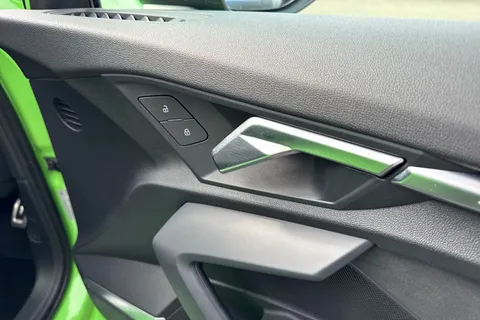 SA23ZWN Audi RS 3 2.5 TFSI Carbon Black Sportback S Tronic quattro Euro 6 (s/s) 5dr Thumbnail #21