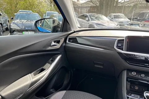 SH22ECE Vauxhall Grandland 1.2 Turbo GS Line Euro 6 (s/s) 5dr Thumbnail #16