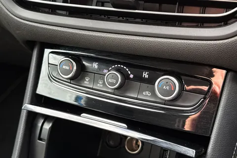 SH22ECE Vauxhall Grandland 1.2 Turbo GS Line Euro 6 (s/s) 5dr Thumbnail #20