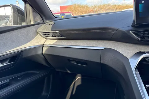 NG71BSZ PEUGEOT 3008 1.6 13.2kWh GT e-EAT 4WD Euro 6 (s/s) 5dr Thumbnail #21