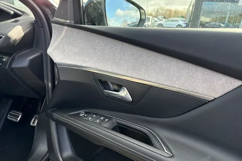 NG71BSZ PEUGEOT 3008 1.6 13.2kWh GT e-EAT 4WD Euro 6 (s/s) 5dr Thumbnail #22