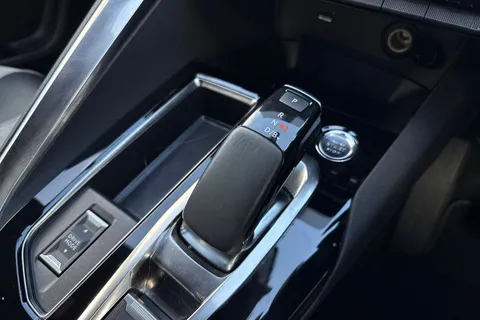 NG71BSZ PEUGEOT 3008 1.6 13.2kWh GT e-EAT 4WD Euro 6 (s/s) 5dr Thumbnail #24