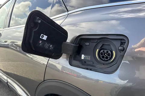 NG71BSZ PEUGEOT 3008 1.6 13.2kWh GT e-EAT 4WD Euro 6 (s/s) 5dr Thumbnail #26