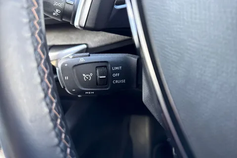 NG71BSZ PEUGEOT 3008 1.6 13.2kWh GT e-EAT 4WD Euro 6 (s/s) 5dr Thumbnail #44