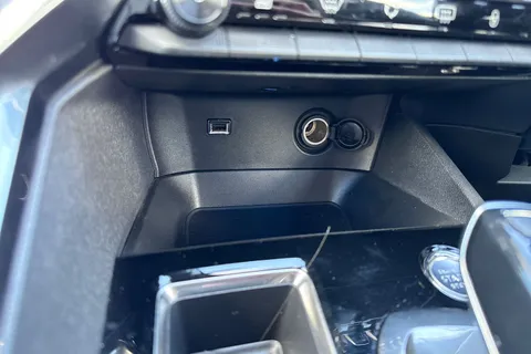 NG71BSZ PEUGEOT 3008 1.6 13.2kWh GT e-EAT 4WD Euro 6 (s/s) 5dr Thumbnail #60