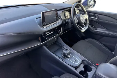 KE73UTZ Nissan Qashqai 1.3 DIG-T MHEV Acenta Premium XTRON Euro 6 (s/s) 5dr Thumbnail #10