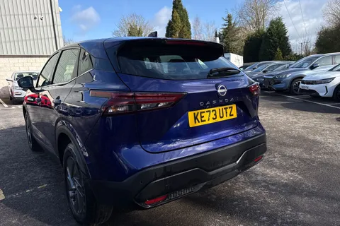 KE73UTZ Nissan Qashqai 1.3 DIG-T MHEV Acenta Premium XTRON Euro 6 (s/s) 5dr Thumbnail #17