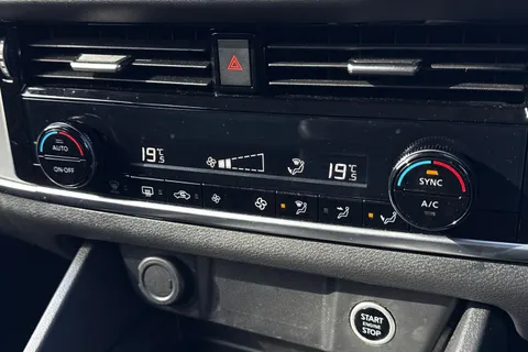 KE73UTZ Nissan Qashqai 1.3 DIG-T MHEV Acenta Premium XTRON Euro 6 (s/s) 5dr Thumbnail #20