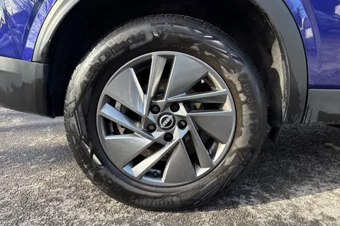 KE73UTZ Nissan Qashqai 1.3 DIG-T MHEV Acenta Premium XTRON Euro 6 (s/s) 5dr Thumbnail #23