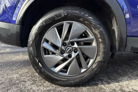 KE73UTZ Nissan Qashqai 1.3 DIG-T MHEV Acenta Premium XTRON Euro 6 (s/s) 5dr Thumbnail #24