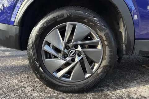 KE73UTZ Nissan Qashqai 1.3 DIG-T MHEV Acenta Premium XTRON Euro 6 (s/s) 5dr Thumbnail #25