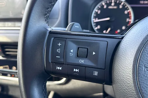 KE73UTZ Nissan Qashqai 1.3 DIG-T MHEV Acenta Premium XTRON Euro 6 (s/s) 5dr Thumbnail #28