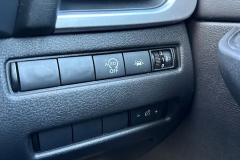 KE73UTZ Nissan Qashqai 1.3 DIG-T MHEV Acenta Premium XTRON Euro 6 (s/s) 5dr Thumbnail #30