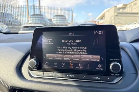 KE73UTZ Nissan Qashqai 1.3 DIG-T MHEV Acenta Premium XTRON Euro 6 (s/s) 5dr Thumbnail #33