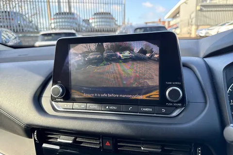 KE73UTZ Nissan Qashqai 1.3 DIG-T MHEV Acenta Premium XTRON Euro 6 (s/s) 5dr Thumbnail #36