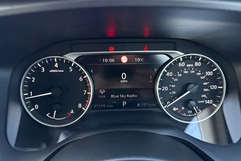 KE73UTZ Nissan Qashqai 1.3 DIG-T MHEV Acenta Premium XTRON Euro 6 (s/s) 5dr Thumbnail #39