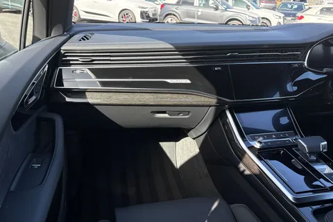 20 of 66 for Audi Q7 SUV Black Edition TFSI quattro 340 PS tiptronic