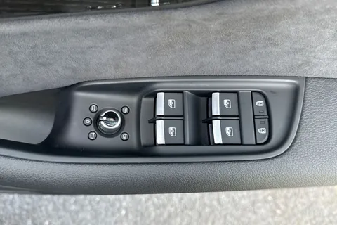 21 of 66 for Audi Q7 SUV Black Edition TFSI quattro 340 PS tiptronic