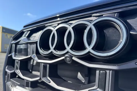 27 of 66 for Audi Q7 SUV Black Edition TFSI quattro 340 PS tiptronic