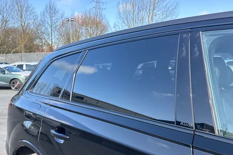 31 of 66 for Audi Q7 SUV Black Edition TFSI quattro 340 PS tiptronic