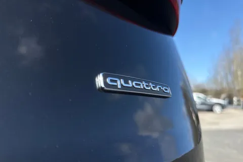 35 of 66 for Audi Q7 SUV Black Edition TFSI quattro 340 PS tiptronic