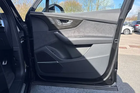 45 of 66 for Audi Q7 SUV Black Edition TFSI quattro 340 PS tiptronic