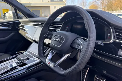 47 of 66 for Audi Q7 SUV Black Edition TFSI quattro 340 PS tiptronic