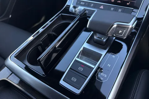 50 of 66 for Audi Q7 SUV Black Edition TFSI quattro 340 PS tiptronic